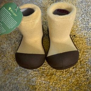 NWT NEW Attipas BarefootFirst Shoes SIZE Small age 6-9 months, Sz 3.5
